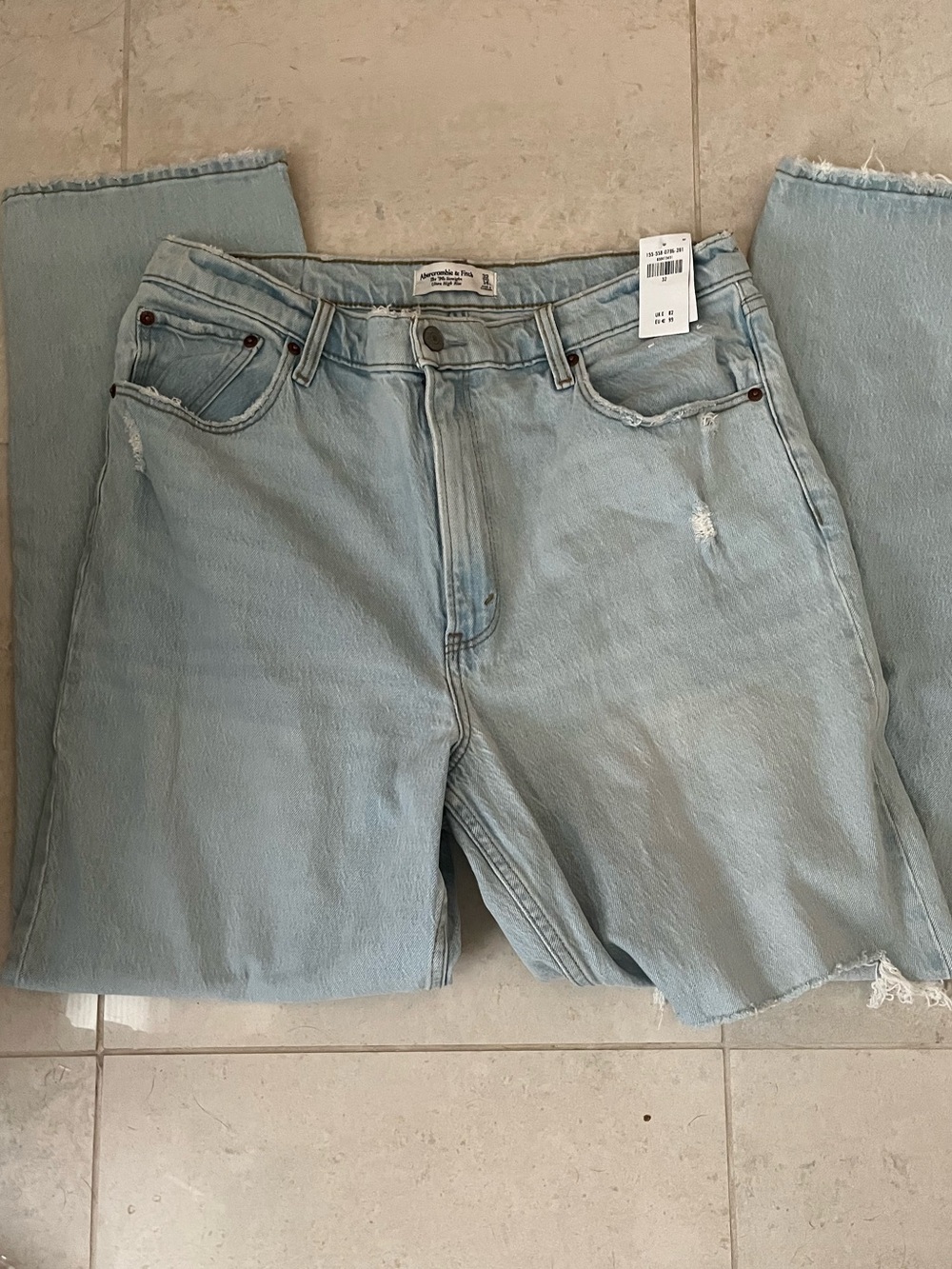 Abercrombie & Fitch 90’s Straight Leg Ultra High Rise jeans sz 32 / 14